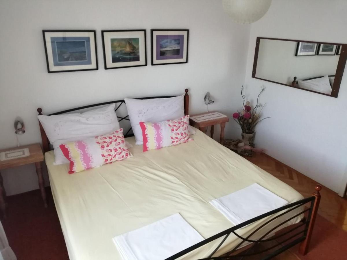 Apartman Mira Lägenhet Baška Exteriör bild