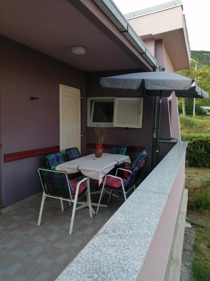 Apartman Mira Lägenhet Baška Exteriör bild