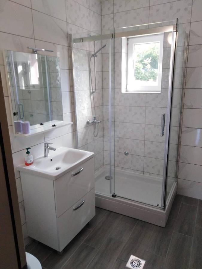 Apartman Mira Lägenhet Baška Exteriör bild