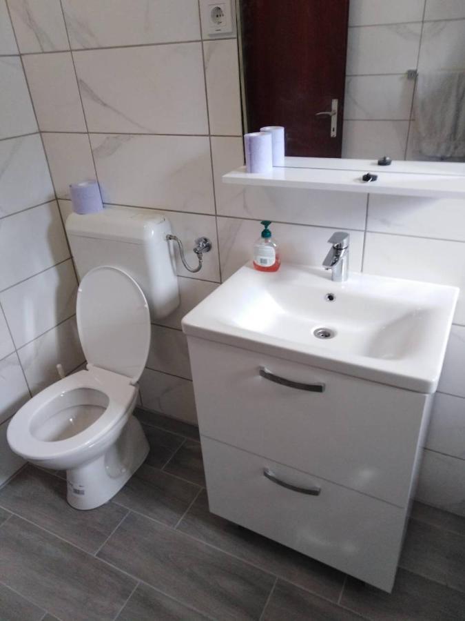 Apartman Mira Lägenhet Baška Exteriör bild